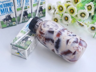 14、蓝莓冻撞奶,还可以随身携带哦。