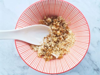 7、酱香饼,搅拌匀。