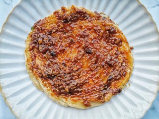 11、酱香饼,刷一层调好的酱料，