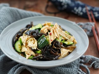 17、黄瓜腐竹拌木耳,成品图