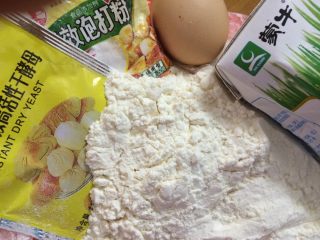 1、油条#挑战鸡蛋的100种做法#,准备好才料