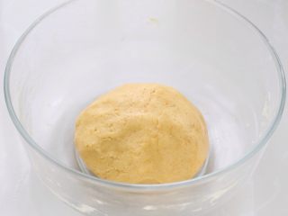 6、南瓜饼干,再用手揉成软面团状态，注意也不要揉搓过度了