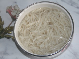 18、幸福早餐~鸡肉挂面,盛出