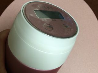 17、焖烧罐凉瓜黄豆排骨汤,盖子顺时针方向拧紧倾斜一下，轻微的晃动一下，让感应器能够精确的测量好精准温度