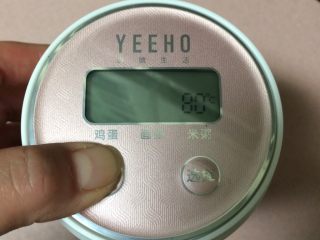 18、焖烧罐凉瓜黄豆排骨汤,启动开关键，再选择相应的炖煮时间