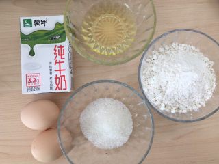 1、千层芒果蛋糕,准备好所有食材。