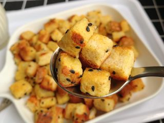 13、香烤吐司丁,一口又一口