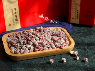 12、花生粘,放凉几分钟就可以直接食用啦，做的多可以放入保鲜盒储存，以免受潮回软。