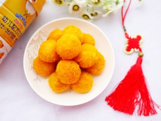 14、口感超赞的黄金红薯球,一家老小都喜欢吃。