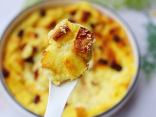 15、酥脆软滑的蛋奶吐司布丁,外表酥脆～