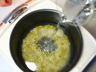 4、绿豆荞麦粥-带带,加入清水