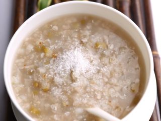9、绿豆荞麦粥-带带,还可以加点椰蓉点缀