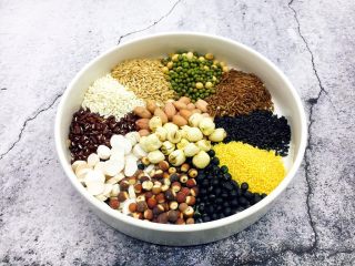 3、红枣莲子腊八粥,莲子。