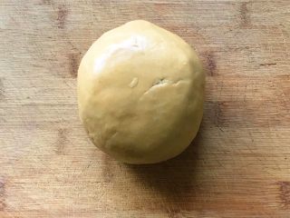 9、酱香小酥饼,用手搓成圆