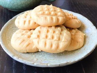 25、酱香小酥饼,装盘享用吧……