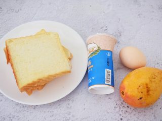 1、芒果酸奶吐司,准备好材料
