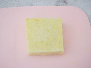 7、芒果酸奶吐司,再铺上另一片吐司