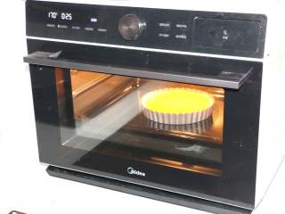 14、南瓜派,继续入烤箱170度30分钟即可。