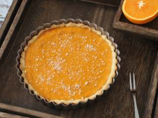 15、南瓜派,烤好的南瓜派,外酥里嫩,奶香浓郁非常好吃,撒一些椰蓉好看更好吃。