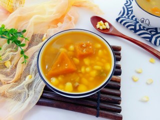 1、玉米南瓜粥,甜甜的玉米，甜甜的南瓜，甜甜的板栗，喝一碗心里也会很甜的