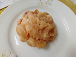 5、孜然鸡胸肉,攥紧捞出。