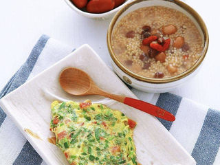 9、红豆小米粥,早晨煮一碗红豆小米粥，煎一个鸡蛋饼，是不是很不错呢？