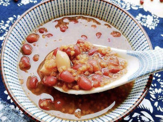 15、红豆小米粥,早餐的粥最好是粗粮粥，营养均衡。