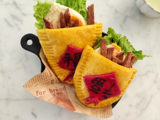 9、新春福袋,中间切开，装上喜欢的菜就可以吃啦。