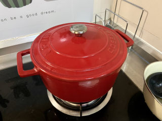 12、银耳小米粥➕红枣银耳小米粥,煮开后，小火炖煮40分钟