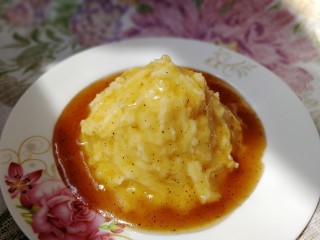 18、土豆泥,均匀淋在土豆泥上即可。