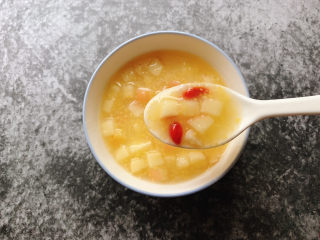 12、苹果小米粥,带着果香的微甜小米粥，唤醒一天活力！