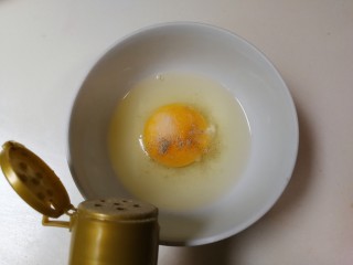 7、百变水果  酸甜猕猴桃夹黄金馒头,放少许黑胡椒粉