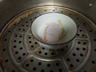 4、辅食:鳕鱼豆腐杂米粥,鳕鱼蒸熟