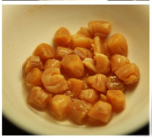 5、瑶柱酱肉粽,瑶柱也提前用温水泡软备用