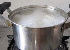 6、银耳雪梨红果羹 ,大火烧开，转小火