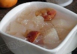 9、银耳雪梨红果羹 ,关火，晾凉加入适量的蜂蜜即可