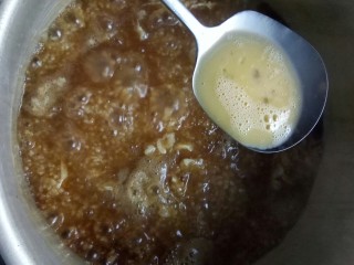 9、鸡蛋小米粥,冲入蛋花。