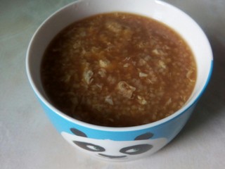 12、鸡蛋小米粥,盛入粥碗中。