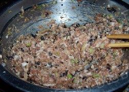 6、海鲜烧卖,搅拌均匀