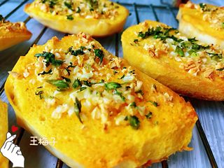 10、蒜香馒头片,成品。