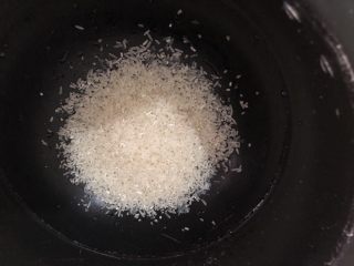 5、玉米南瓜粥,大米、糯米倒一起清水洗两遍