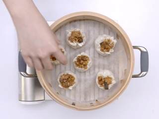 13、烧麦,放入蒸笼，水开后大火蒸6分钟