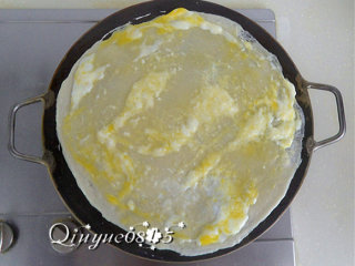 7、地方菜　煎饼,磕一颗鸡蛋，用竹蜻蜓摊开