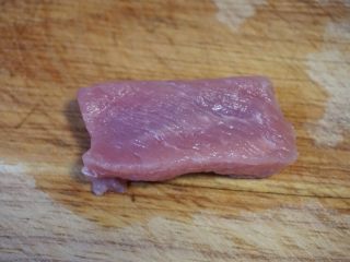 1、瘦肉杂蔬麦麸粥,猪瘦肉洗净，当然可以选择任意你喜欢的肉类。