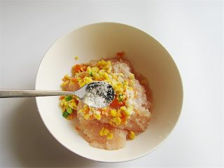 7、肉饼蒸蛋,半途又加了点玉米碎粒在里面，味口更棒哟