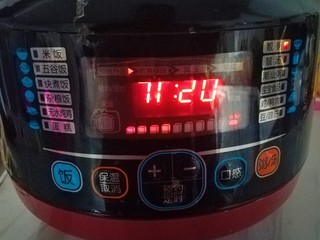 8、花生二米粥,电压力锅20分钟后出锅