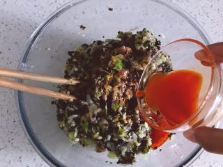 12、鲜虾时蔬小馄饨,最后倒入虾油