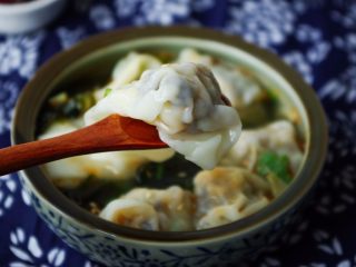 17、鲜虾时蔬小馄饨,煮的时候我喜欢放一点紫菜和虾皮搭配