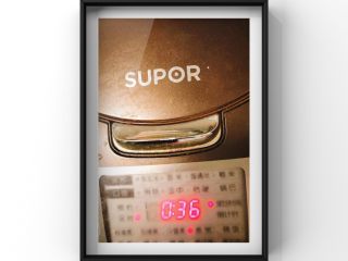 6、银耳苹果莲藕粥,粥煮到36分钟的时候