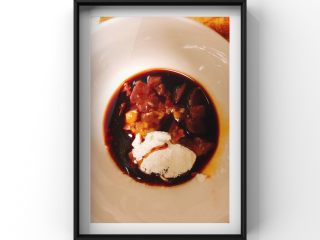 3、猪肝小米青菜粥,切碎猪肝倒入生粉宝宝酱油腌制10分钟！